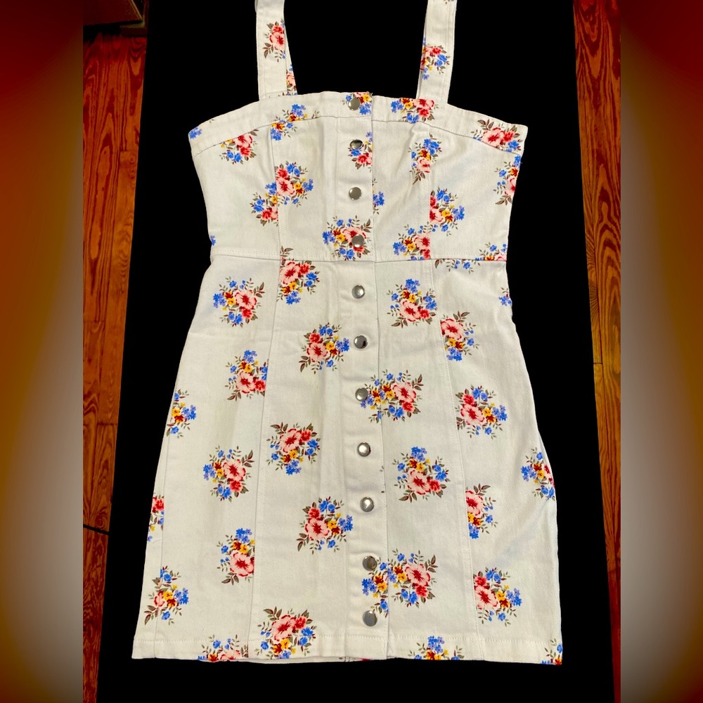 White/Floral Button-up Denim Sun Dress 💐